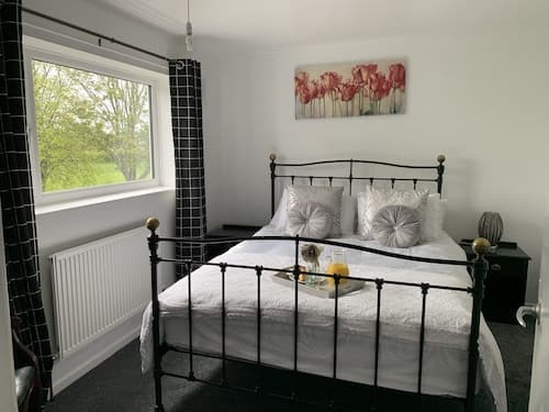 House - Sleeps 5, Parking & Private Garden