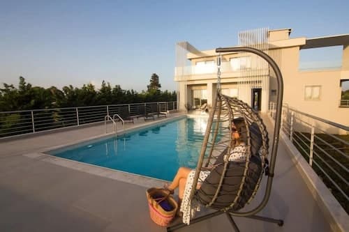 IO Luxury Pool & Hot Tub Suites