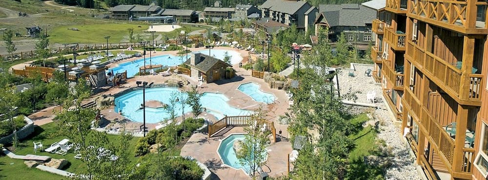 CENTRALLY Located 3-Br Home | TRUE Ski In/Out | FREE access to Pools & Hot Tubs