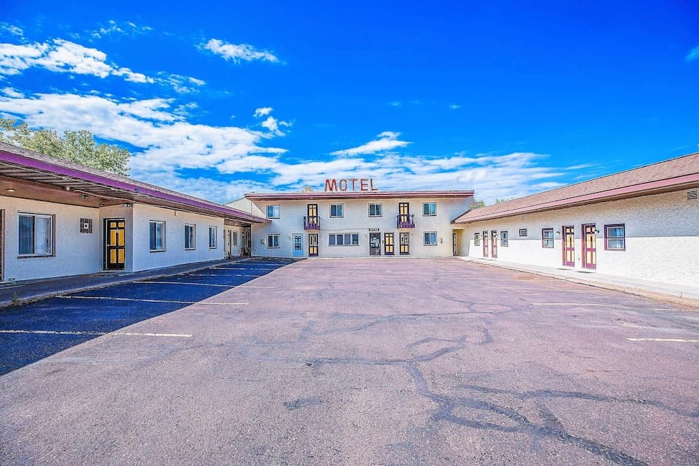 Love Hotels Silver Street by OYO at Hurley WI