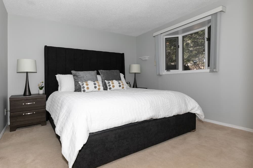 Dream 4-Br 4-Ba Chalet | Private Hot Tub | 2 min to Jasper National Park Gates