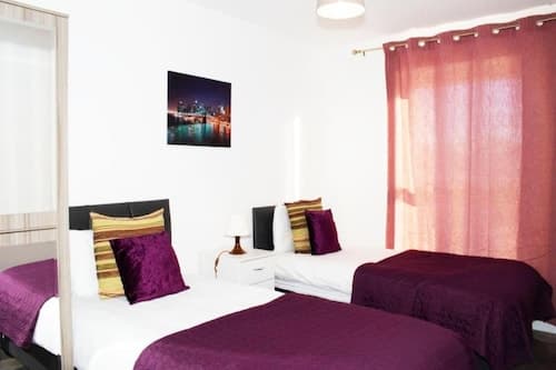 TMS Beautiful 2BR Apartment! Ensuite! Lakeside