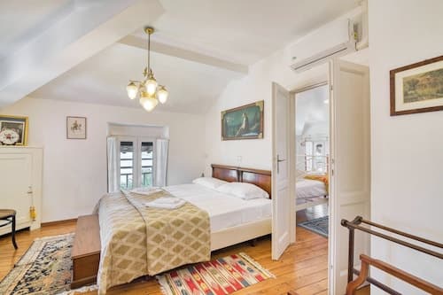 Piccolo Mondo Antico: Stresa 2BR Apartment With Lake View
