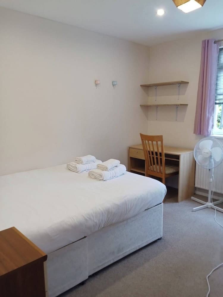 Homely 3 Bedroom House With a Garden