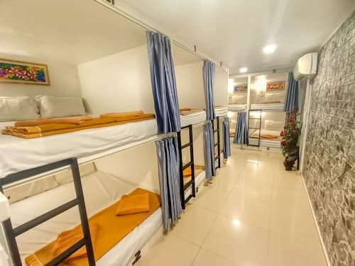 Jomtien Beach Hostel - Soi 7 Prime Spot - 200m to Beach next to Food Market