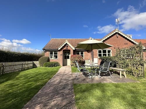 Cottage - Sleep 4, Pet Friendly & Enclosed Garden