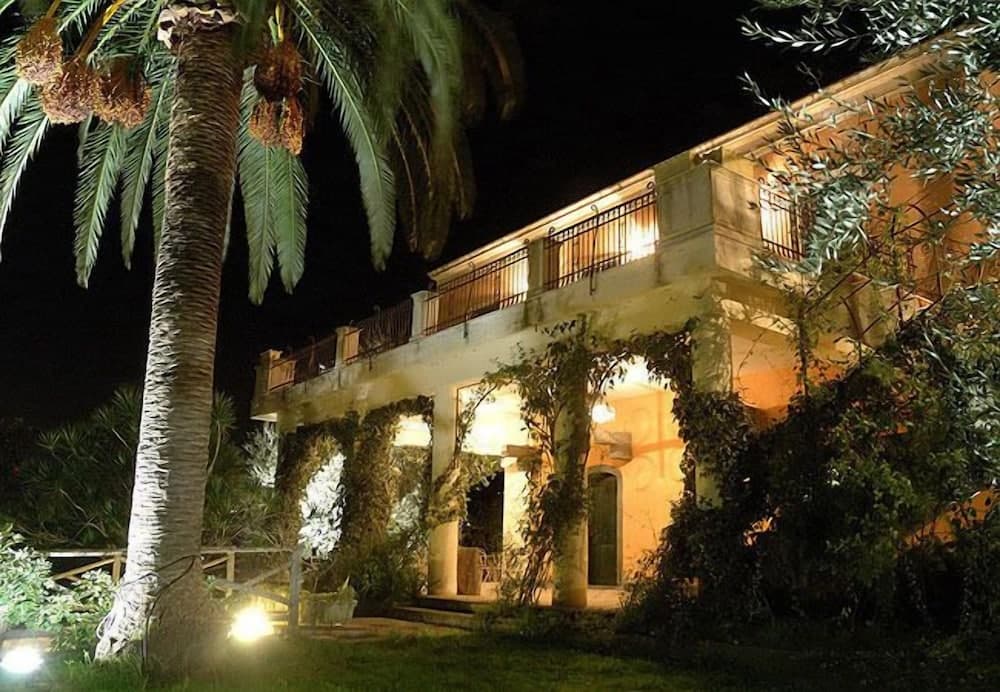 Antico Borgo Etneo - Agriturismo Country House Hotel