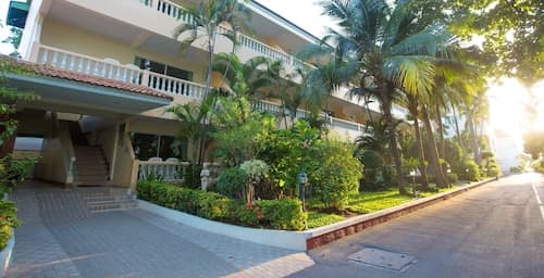 Twin Palms Resort