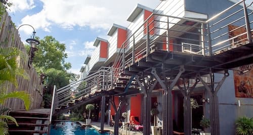 Nicky's Handlebar Hotel