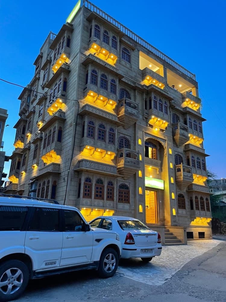 Wonbin Safari Hotel