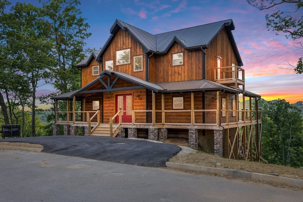 Red Sky Ridge 5 Bedroom Cabin by RedAwning