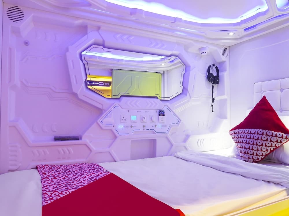 Super OYO 91328 Fiducia Capsule Hotel