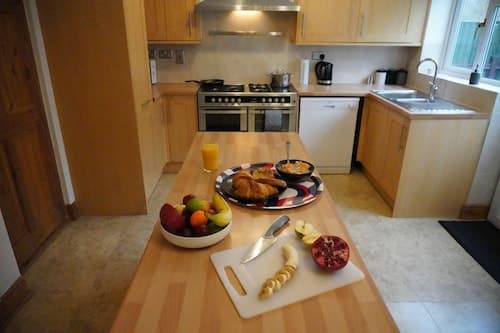 Captivating 4-bed House in Milton Keynes