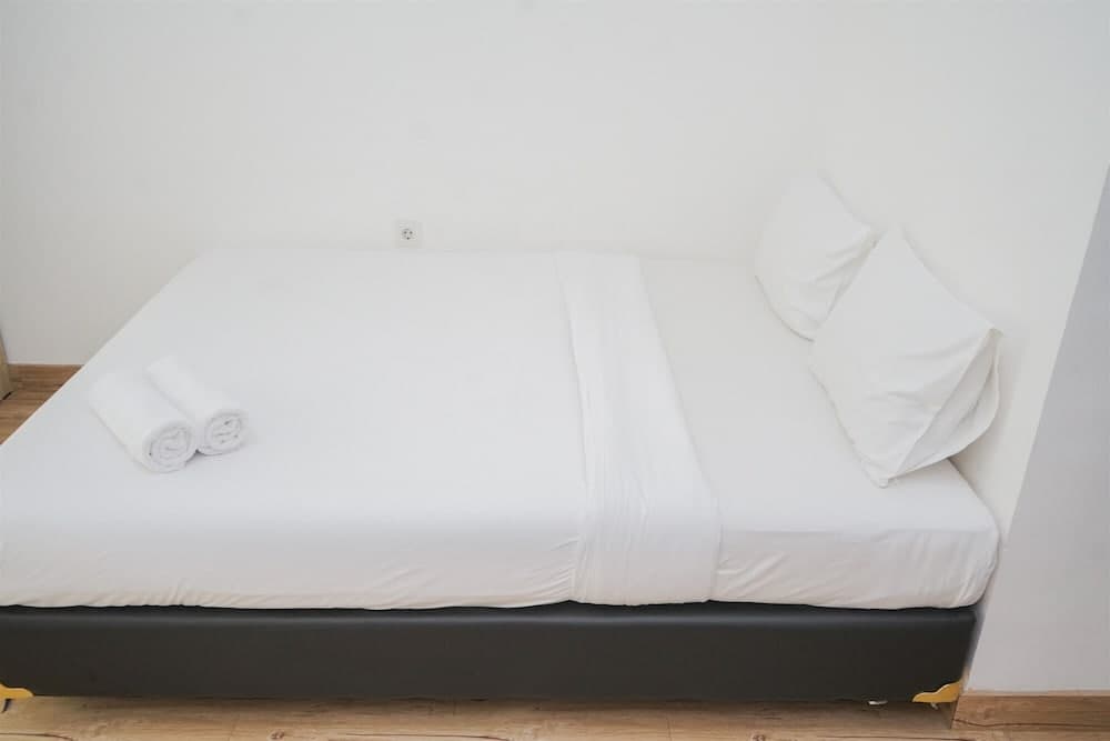 Fancy And Nice Studio Room At Casa De Parco Apartment