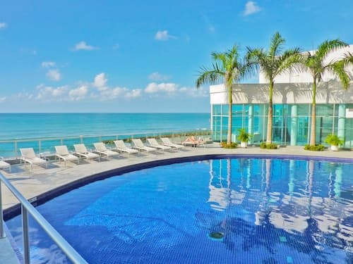 Apartamentos | Frente al Mar + Primera Linea de Playa | Piscina TOP