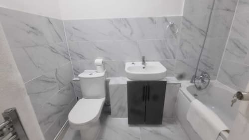 Extra Large One Bedroom Flat With Parking