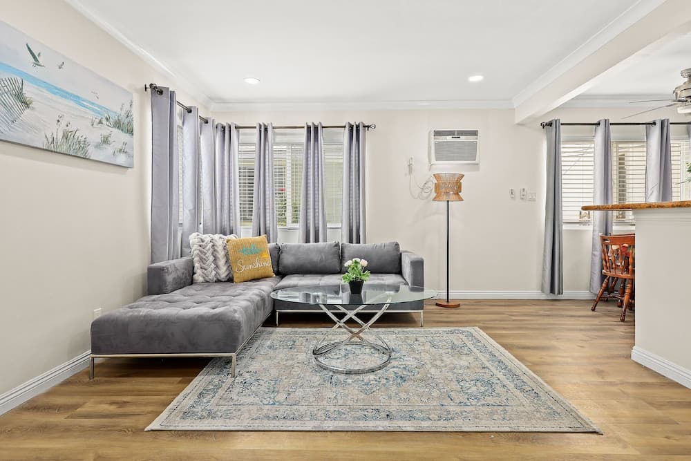 Bright&Cozy Getaway 10min to Downtown LA
