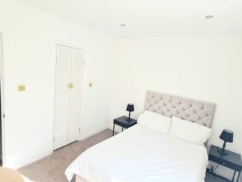 Charming 2-bed House in London