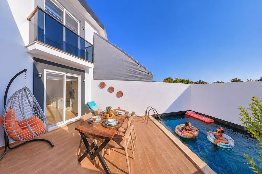 Villa Ay