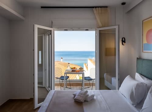 Aiora Suites