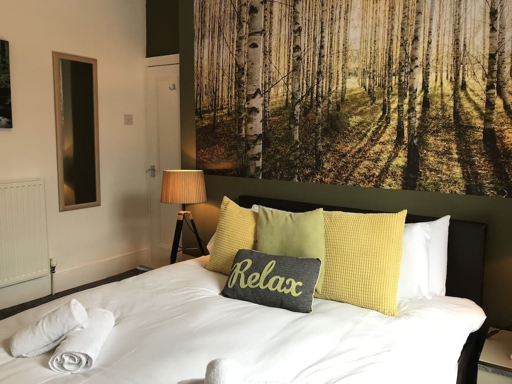 Bright Spacious 3-bed With Office & Patio, Preston