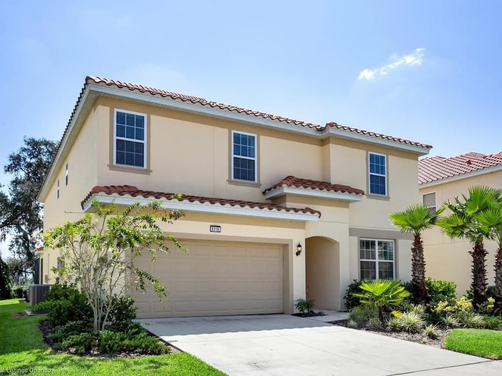 Beautiful 9 bedroom pool home located in the Solterra Resort! 9 Home by RedAwning