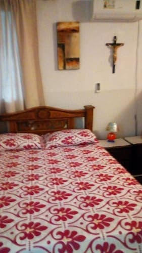 Room in Guest Room - Green Sea Villa Helen Inn, Kilometer 4 Circunvalar