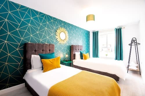 5 Bed House Manchester by MCR Dens