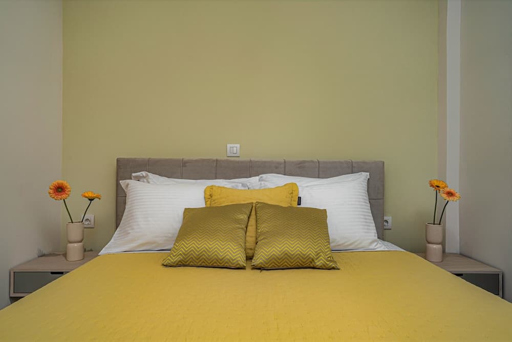 Andy & Hari's Elegant Town Studios