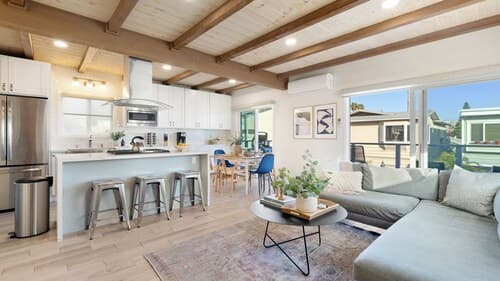 Mission Point 2 by Avantstay Mission Beach Home w/ Large Balcony Steps to Beach!