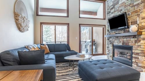 Cloud 9 by Avantstay Located at the Base of Vail Ski Resort w/ Community Pool & Hot Tub