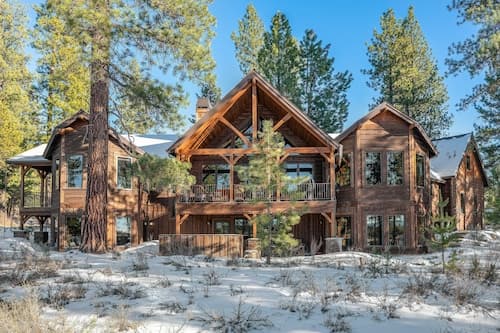 Big Pine by Avantstay Stunning Secluded Oregon Home w/ Hot Tub