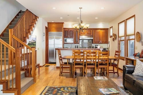 Pacific Street Townhome 514b by Avantstay Cute Townhouse in the Heart of Telluride!