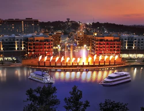 Downtown House in Historic Branson - Awesome Location