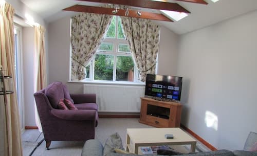 Spacious Detached Bungalow With Ample Parking