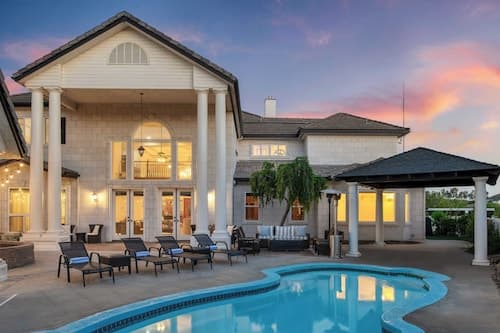 Grand Contento by Avantstay Extraordinary Estate w/ Pool & Movie Room
