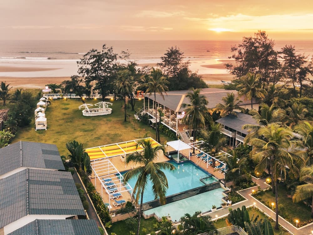 Foxoso La Beach Resort & Spa