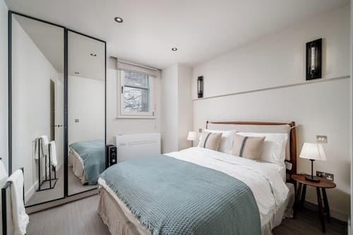 JOIVY Chic Mews house in S Kensington
