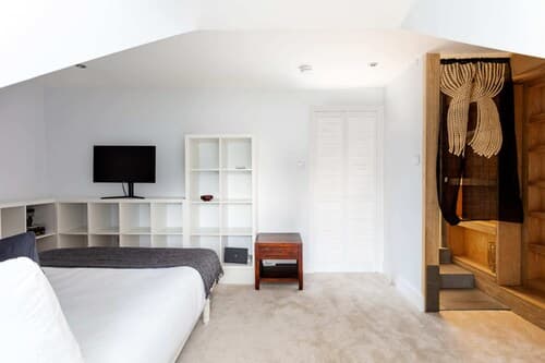 Bright Maida Vale Apartment