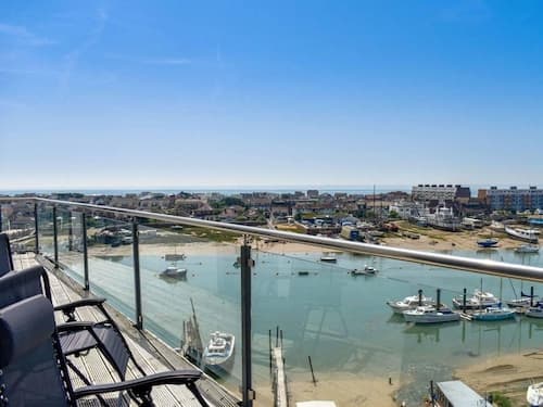 Superior 2 Bedroom Condo With Stunning Sea Views