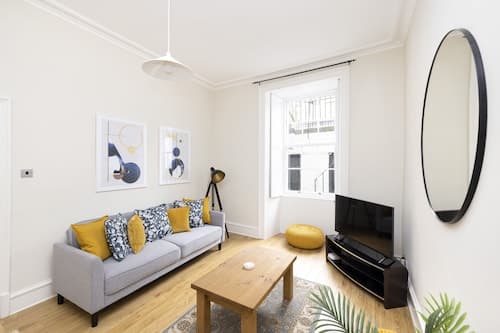 JOIVY Chic Flat Near Stockbridge Market W/ Patio