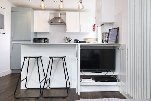 JOIVY Contemporary Royal Mile Apartment W/Balcony