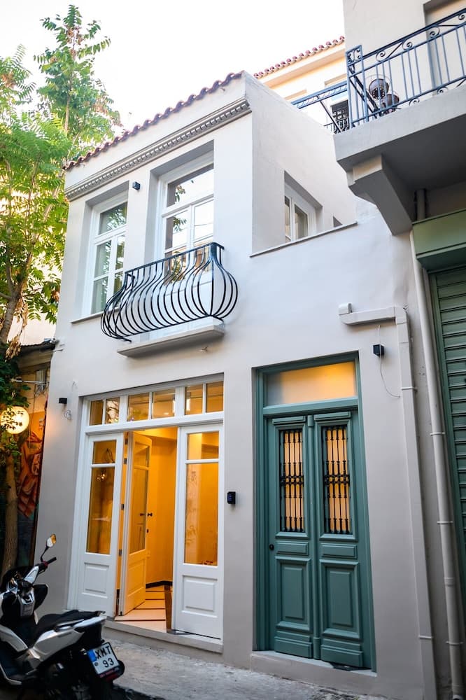 Belle Athenes - Luxury Rooms at Monastiraki Railway Station