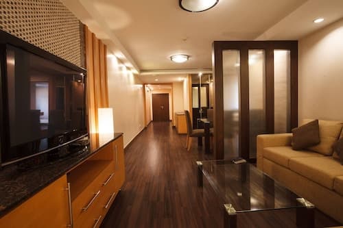 3C - 2 Bedroom Downtown Apartment With Shared Pool