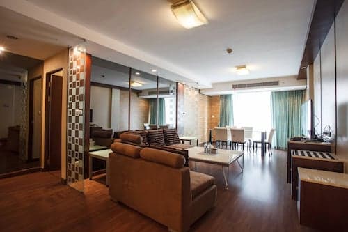 4C - 2 Bedroom Downtown Apartment With Shared Pool