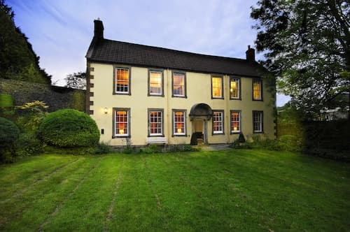 Beautiful 5bedroom house sleeps13 hottub