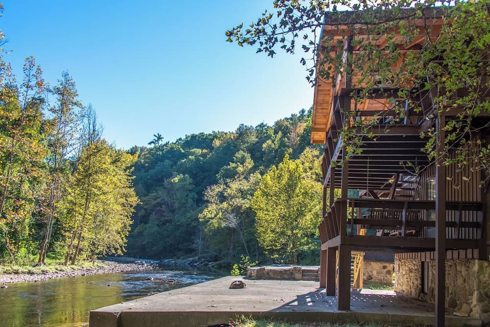 Rays Chalet - Unique and Cozy Riverfront Home!