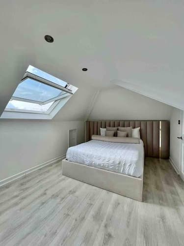 Luxury 3 Bedroom Penthouse w Massive Roof Terrace
