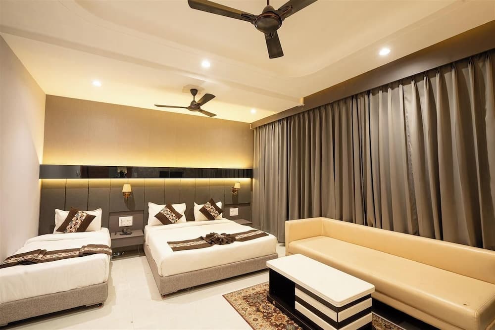 HOTEL RAJWADA RESORT