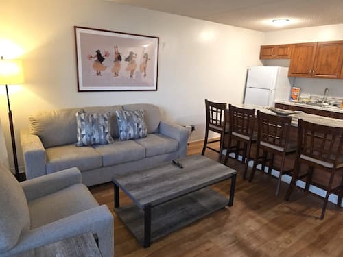 Tower 1 Suite 2705 - QQS